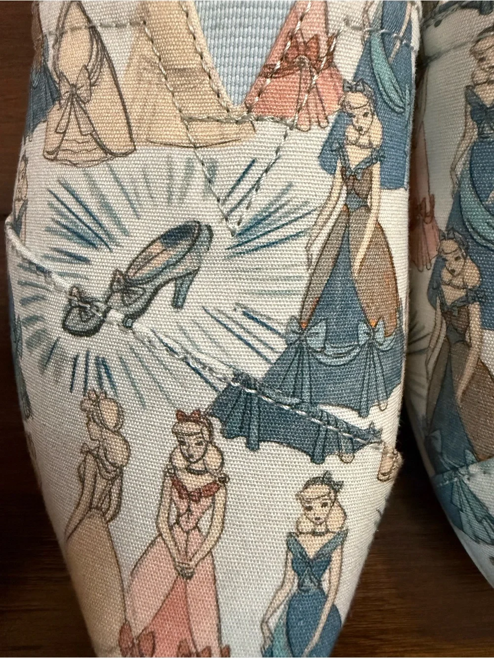 RARE! NEW TOMS Disney Classic Canvas Slip On Womens Blue Cinderella US Size 6